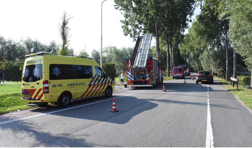 • De brandweer haalde de vrouwen en de fiets uit het water.