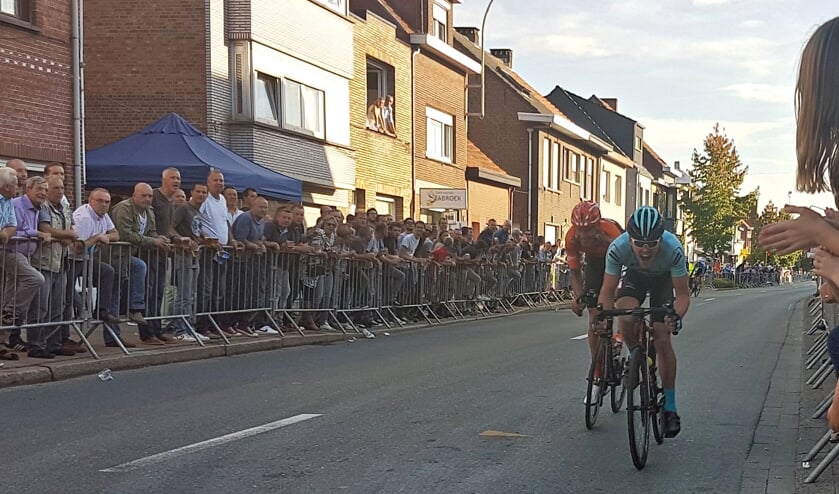 • Piotr Havik (r) in de finale van de sluitingskoers.