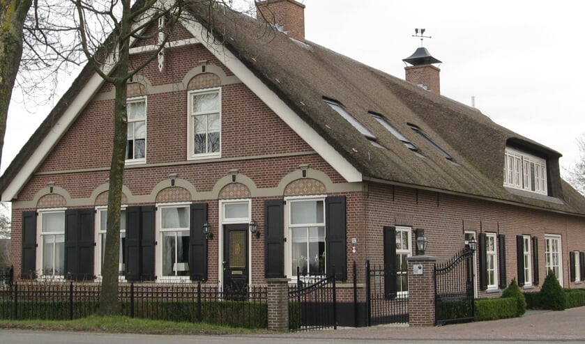 <p>• Karakteristieke boerderij.</p>