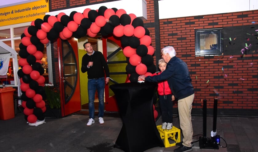 • De officiële opening.