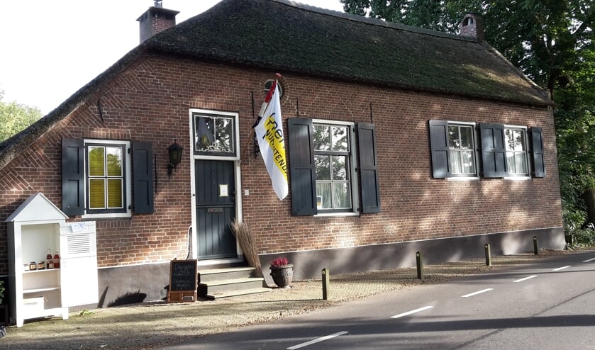• De boerderij aan de Lakerveld 142 te Lexmond.