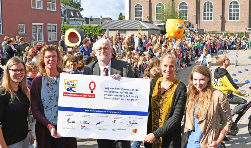 • Startverklaring voor samenwerking op het gebied van verkeersveiligheid op en rondom de basisscholen.