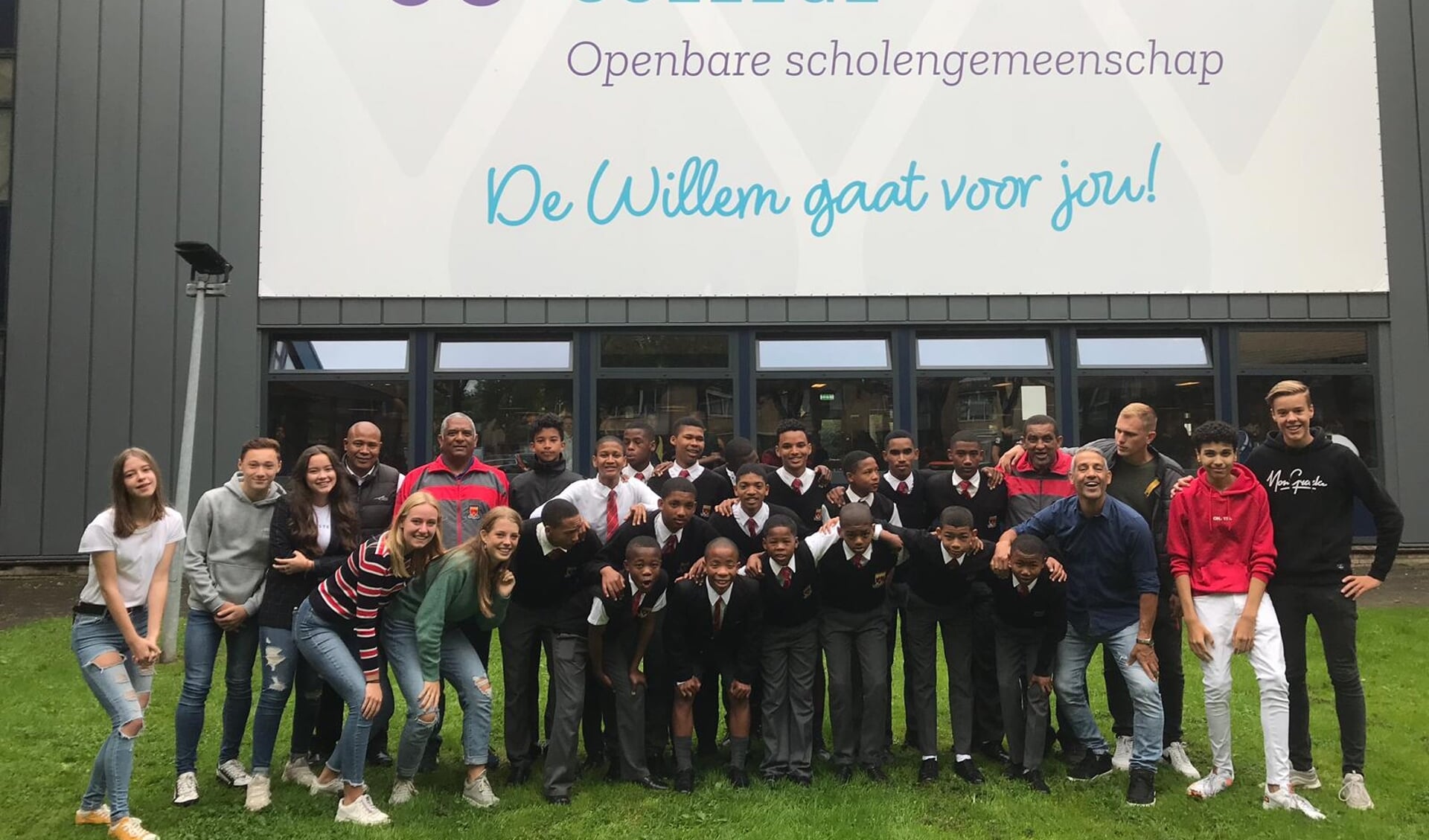 • De groepsfoto voor het Willem de Zwijgercollege.