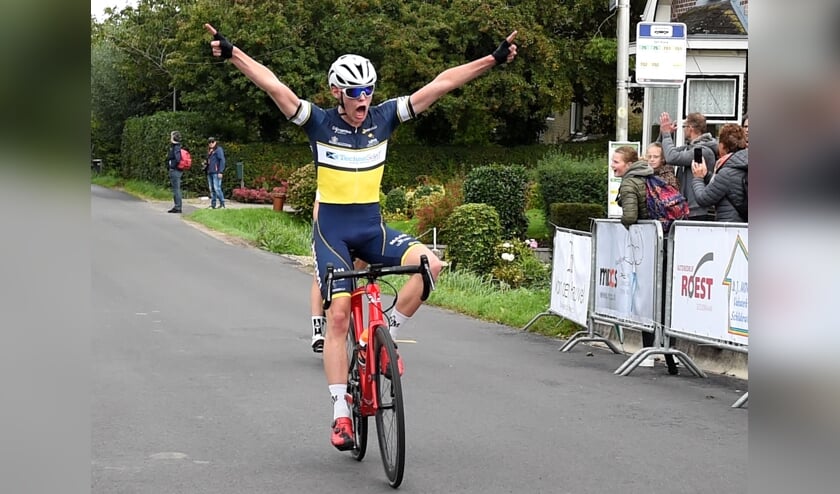 • Jens Bassa sprint naar de zege in Ottoland.