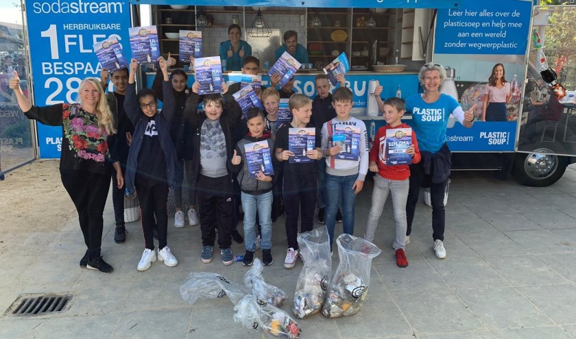• De Plasticsoep Bus bezocht De Walsprong.