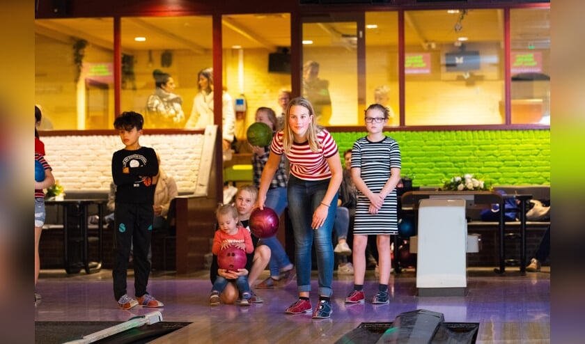 • Gezellig bowlen met de buren in Monkey Town Leerdam.