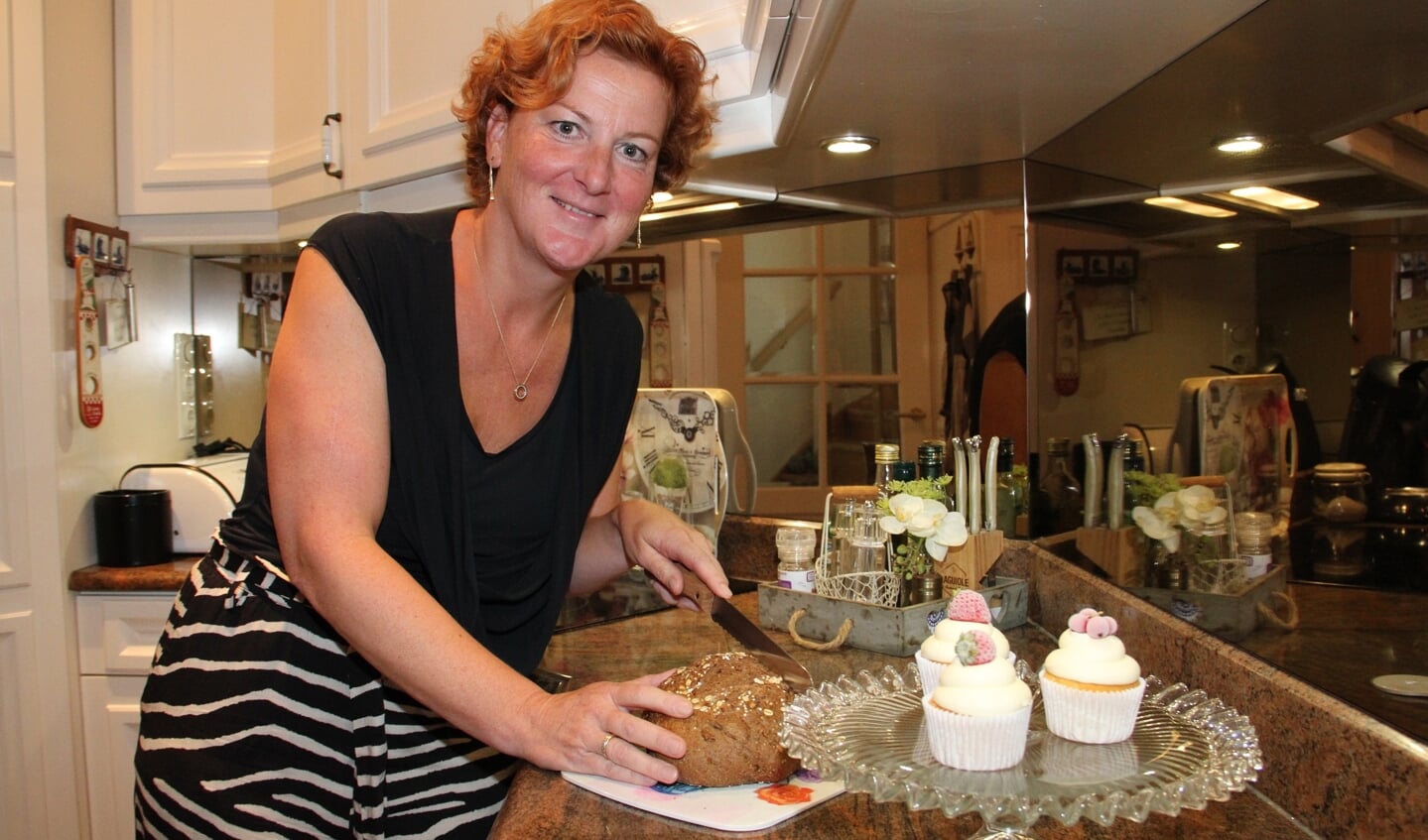 • Debora geniet als ze het gasten naar hun zin kan maken.
