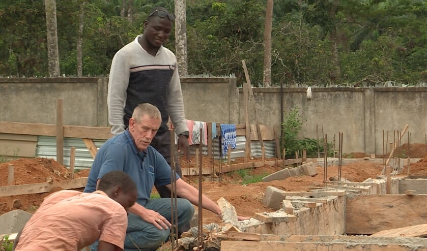 • Arjo de Vroome met de uitvoerder Siba.