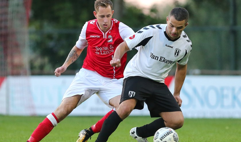 • Beeld uit de derby tussen Asperen en Leerdam Sport'55 van twee seizoenen geleden.