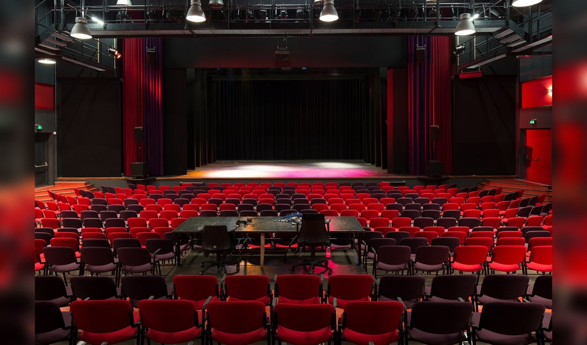 • De zaal van theater De Willem in Papendrecht