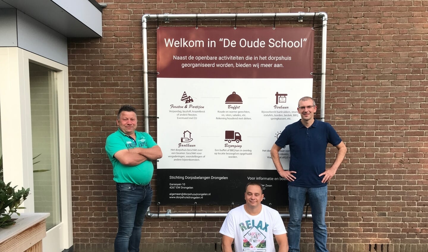 • V.l.n.r. Marco van der Zwan, Jeroen van Houdt en Edwin Sankalla. Feestcommissielid Tom Roubos ontbreekt.