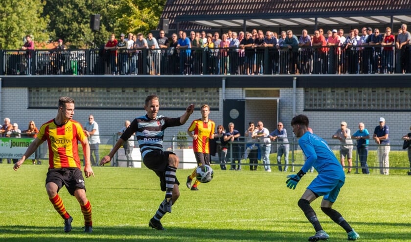 • Rozenburg - De Zwerver (2-1).