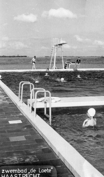 • Oude foto van zwembad De Loete.