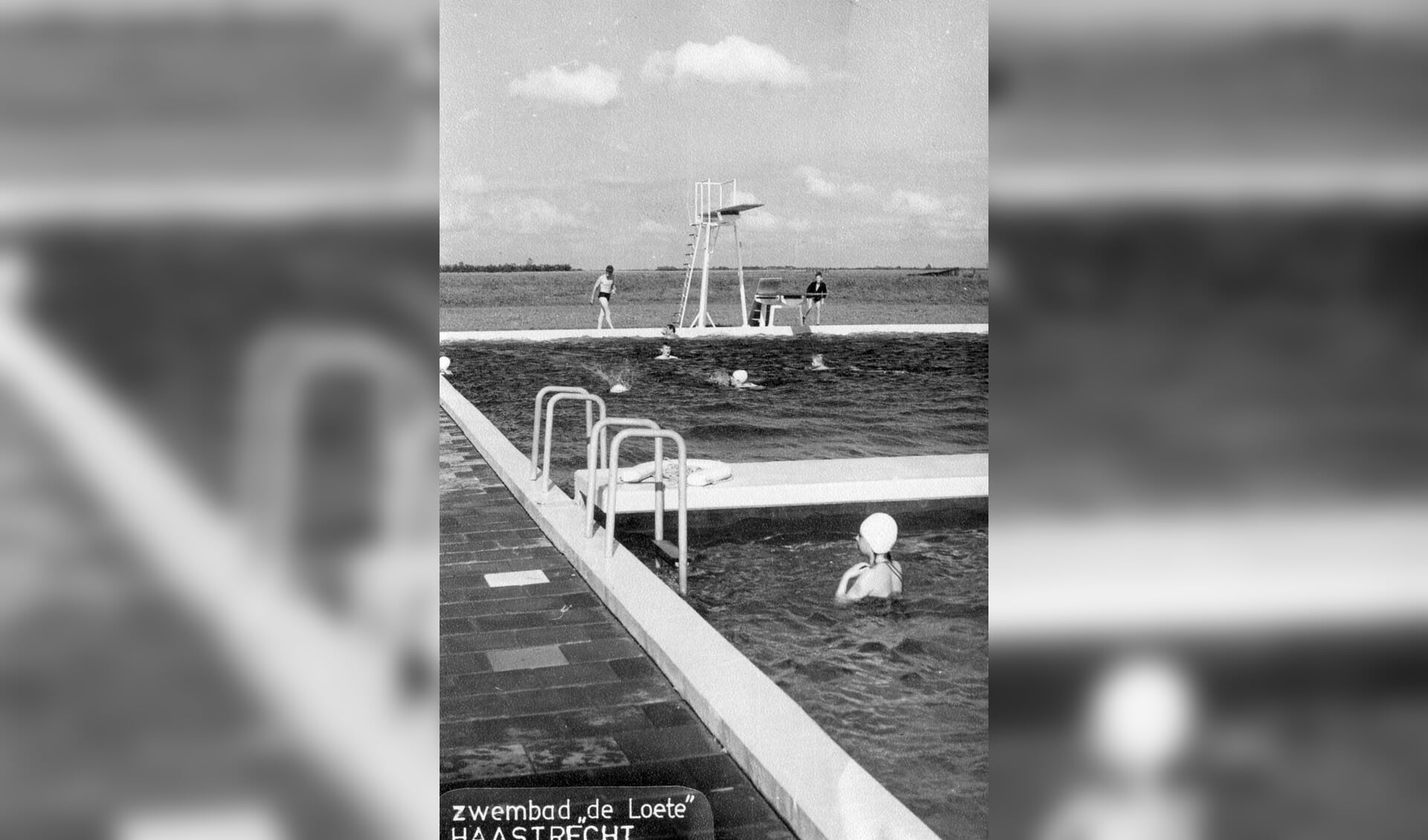• Oude foto van zwembad De Loete.