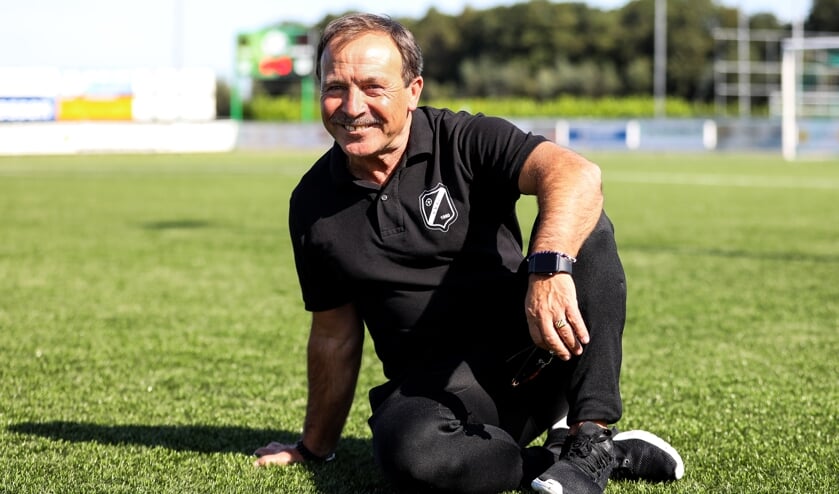 <p>• VVAC-trainer Miguel Munoz.</p>