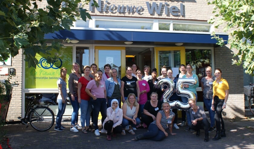 • Het team vrijwilligers voor de school.