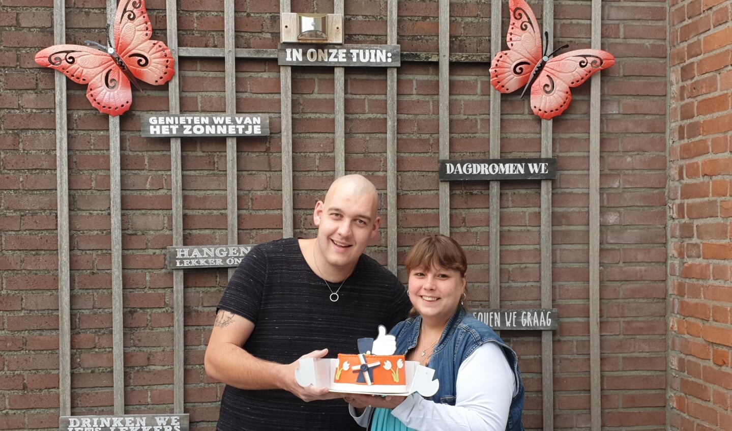 • Eveline de Kuiper en Robert van de Graaf uit Nieuwpoort wonnen deze maand de taart van de actie Mooi Molenlanden van VVD Molenlanden.