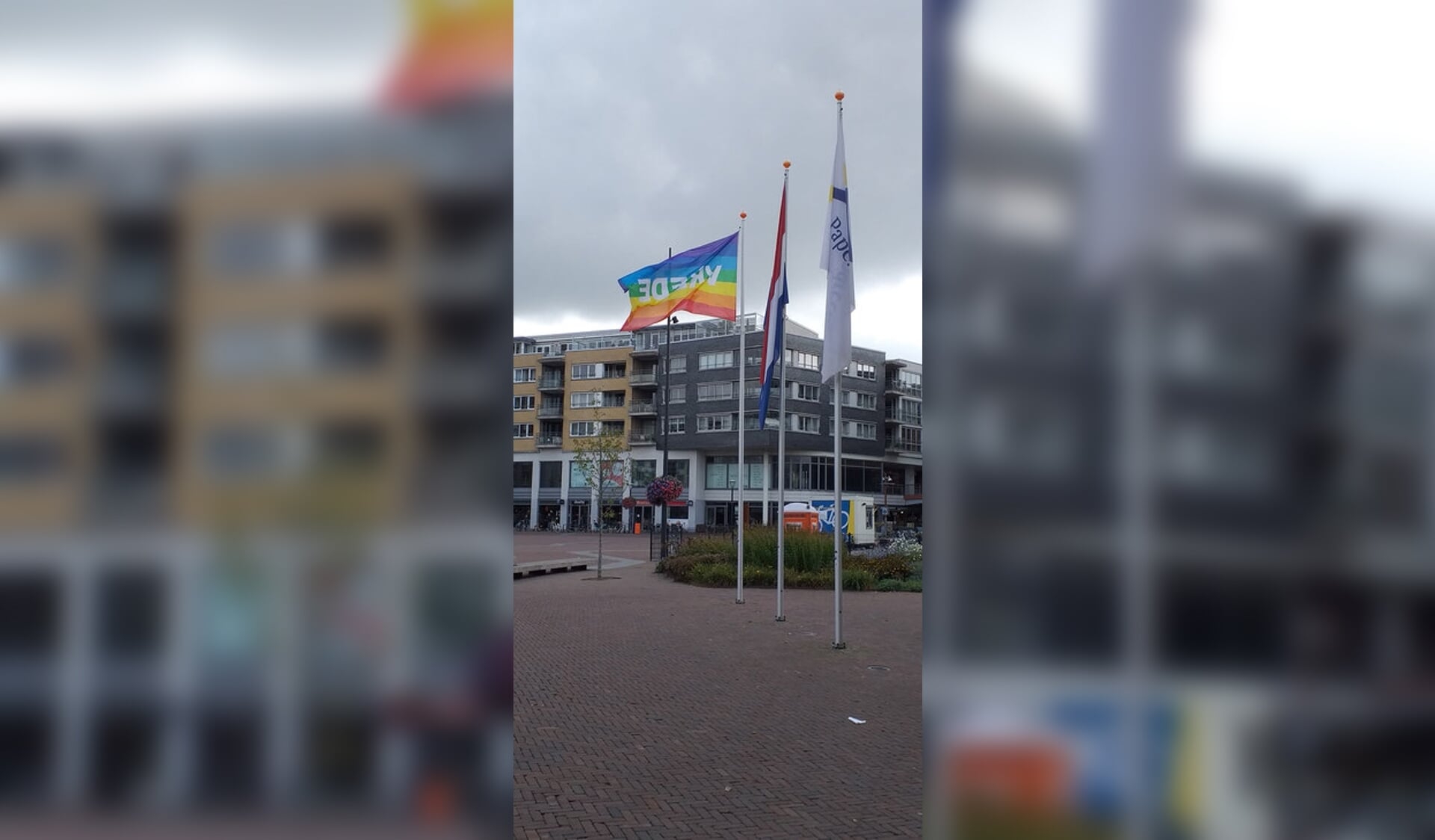 • De vredesvlag werd eerder deze week gehesen bij het gemeentehuis van Papendrecht.