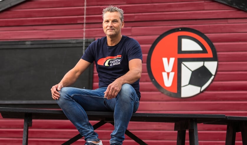 <p>• Papendrecht-trainer Johan Sturrus.</p>