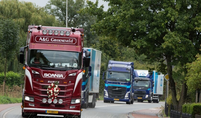 • Honderden vrachtwagens trokken door de Betuwe en Bommelerwaard.
