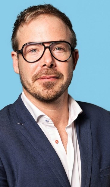 • Gijs van Dijk (PvdA) stelde in de Tweede Kamer kritische vragen over Chemours.