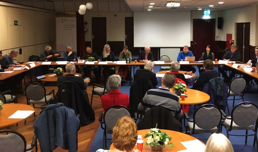 • Een eerder overleg van de Burenraad.