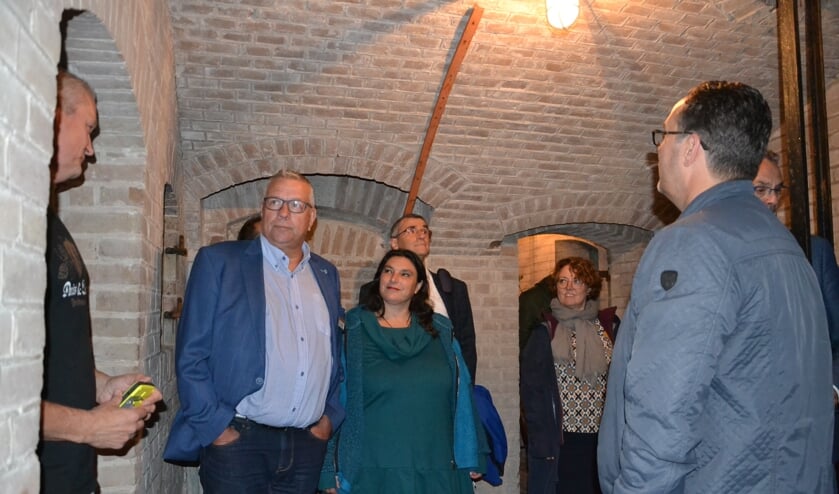 • Voor de historische vergadering werden de raadsleden rondgeleid in Fort Everdingen.