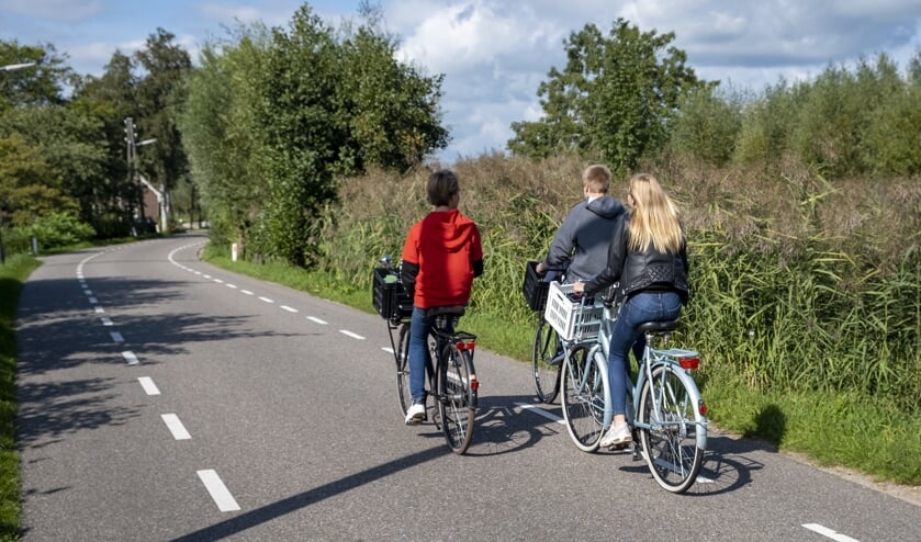 • Schoolkinderen nemen liever de West-Vlisterdijk als het in slechte staat verkerende boezemmolenpad.