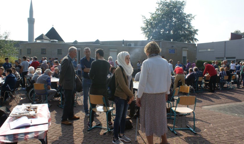 • Burendag wordt al een aantal jaar gevierd met moskee- en kerkgangers.