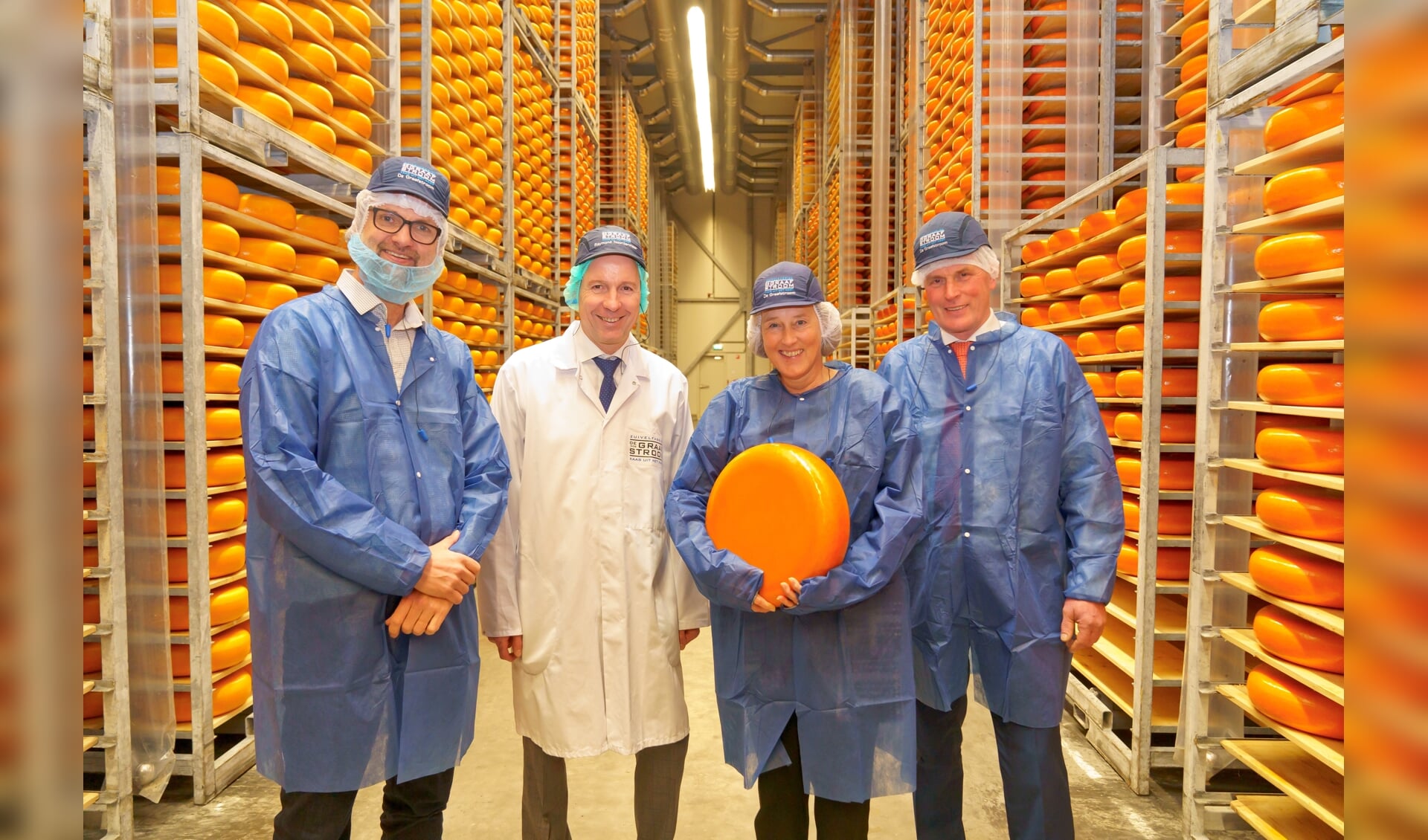 • Adri Bom-Lemstra bracht een bezoek aan de zuivelfabriek De Graafstroom. 