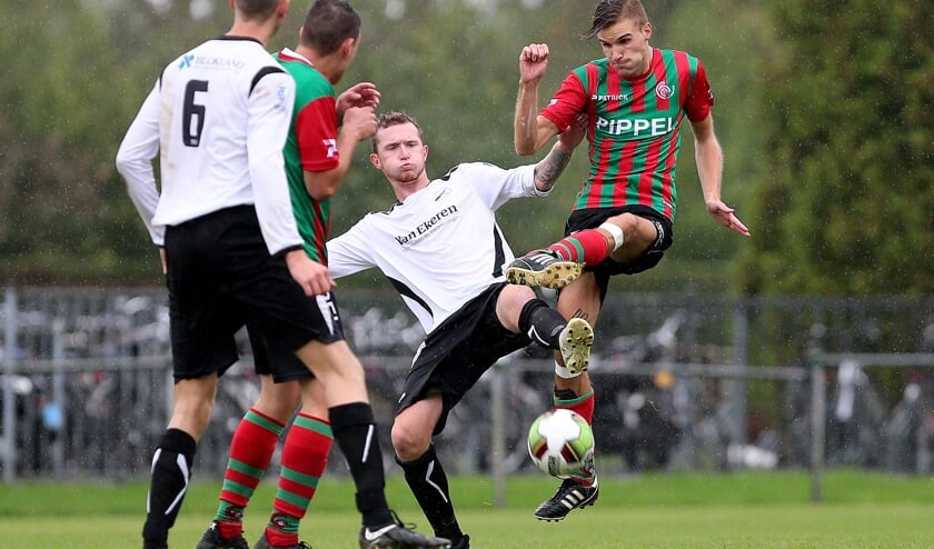 • Spelmoment uit de derby Vuren-Haaften van vorig seizoen.