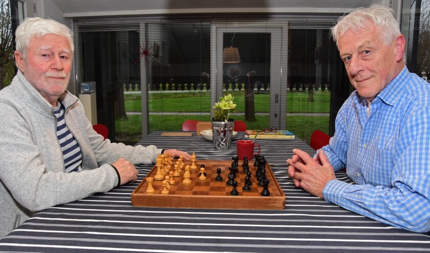 • Twee van de vier schakers, Rob Klip (l) en Jaap Bonninga.