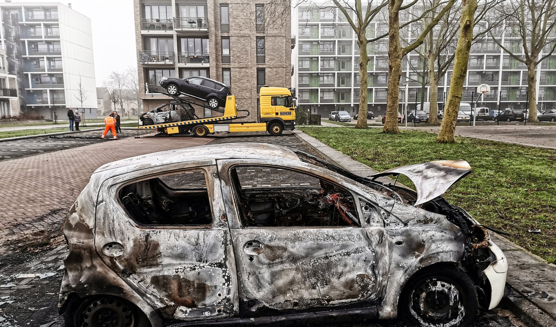 • Autobranden, zoals die in Vianen, zorgden onder andere voor veel schade aan het wegdek.