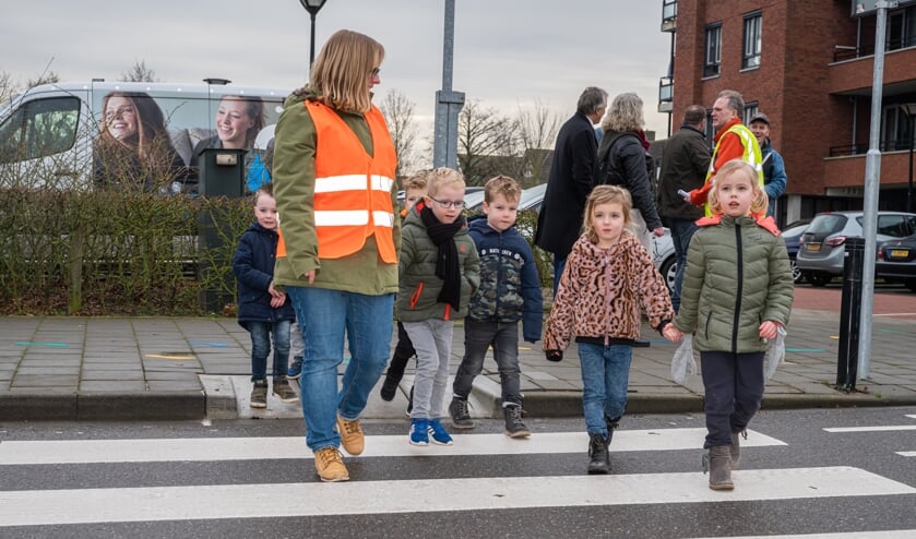 Brede school leert veilig oversteken