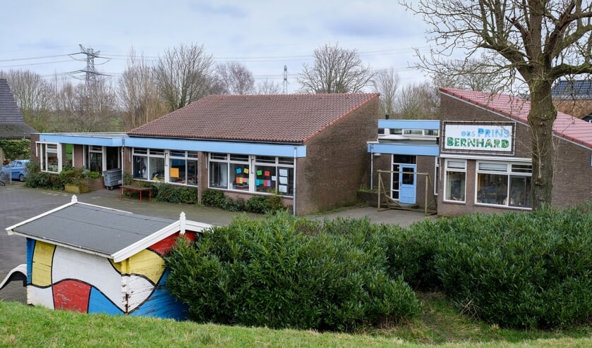 • Prins Bernhardschool langs de Schuwacht in Lekkerkerk.