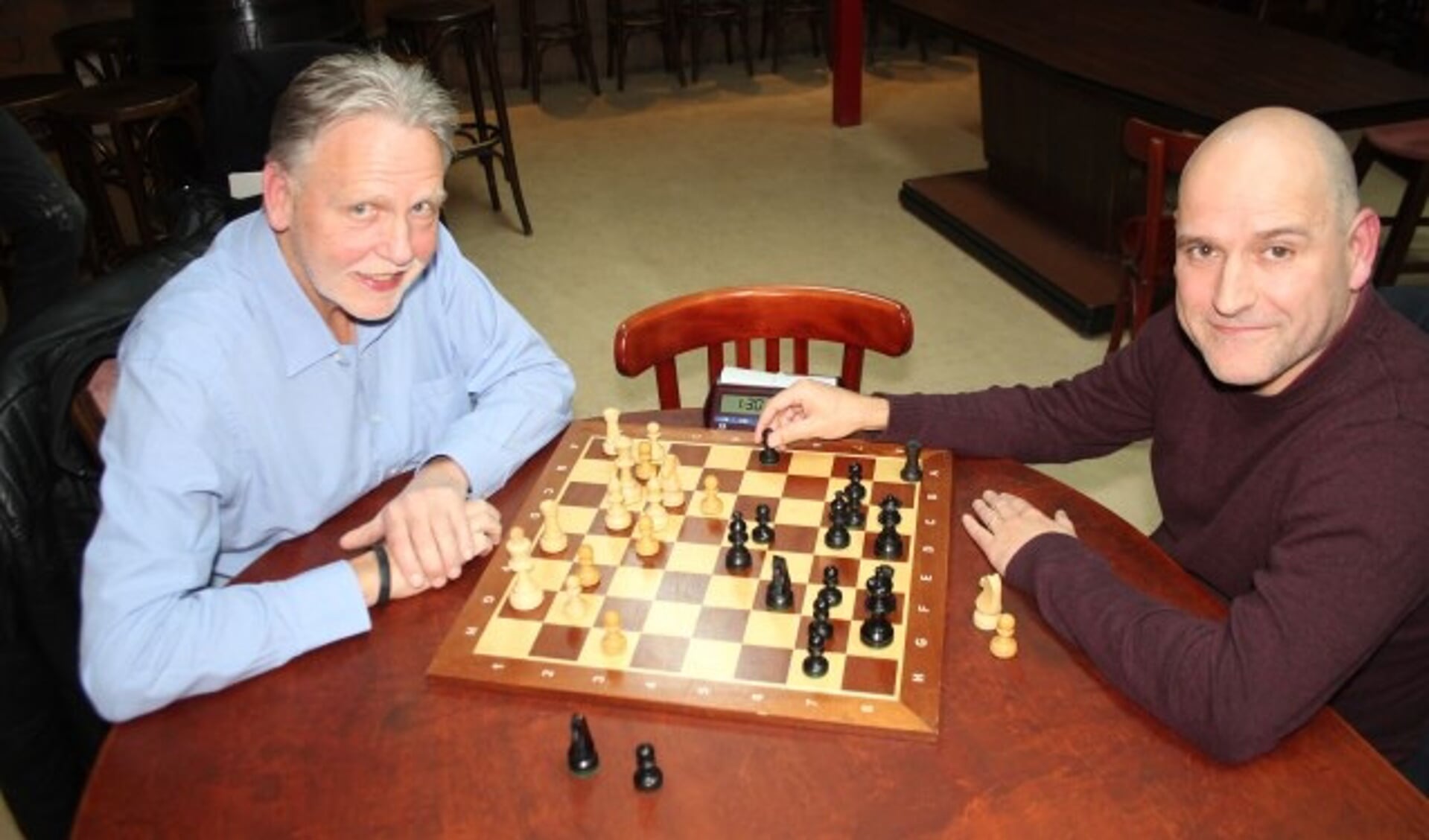 Vanaf het voorjaar gaan Hans Weerdenburg en Jesús Medina Molina ook in de buitenlucht schaken. (Foto: Lysette Verwegen)