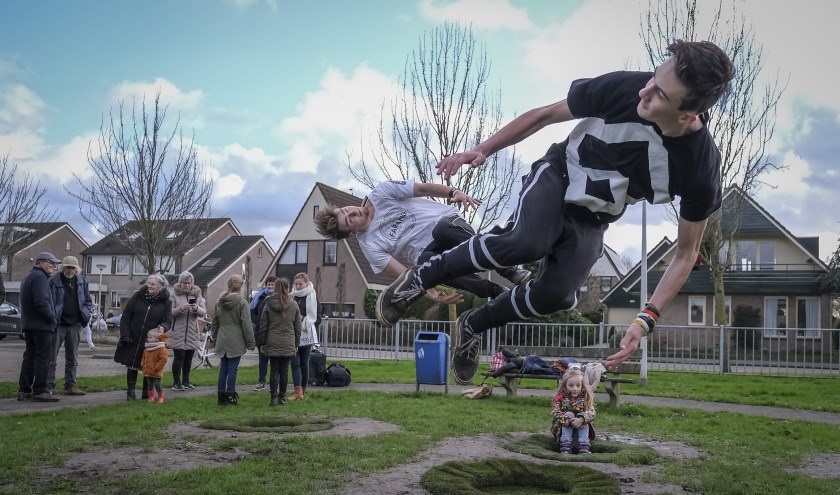 • Twee jongens gaven een demonstratie op het StuiterGras.