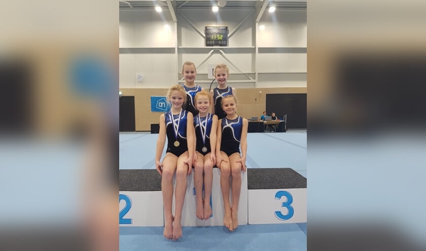 Fenna, Emi, Raisa, Rosa en Lisa van WIK.