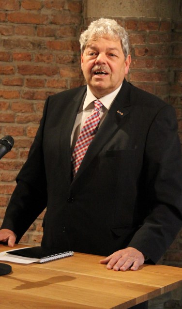 • Tjerk Bruinsma, oud-burgemeester van de gemeente Krimpenerwaard.