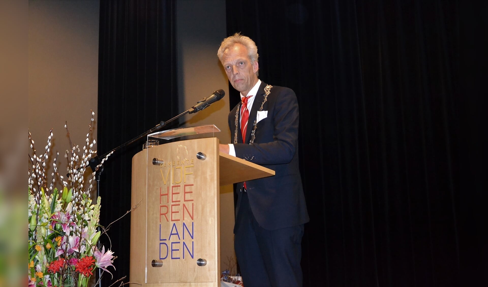 • Sjors Fröhlich, burgemeester van Vijfheerenlanden.