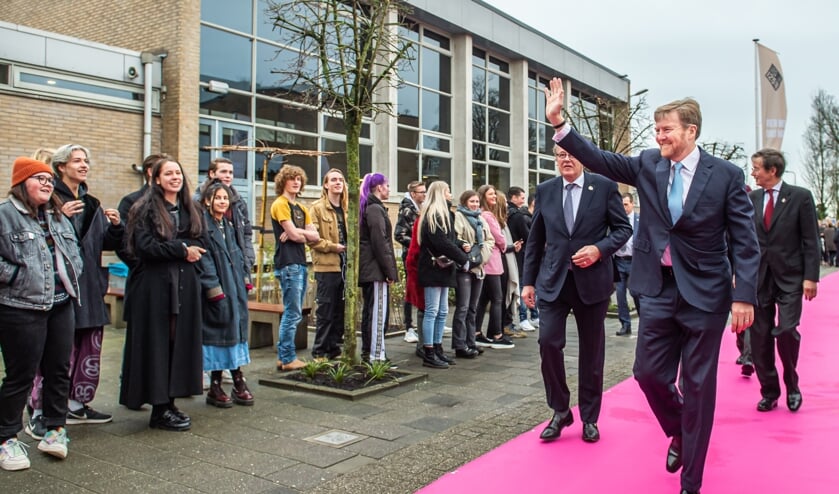 • De aankomst van Koning Willem-Alexander bij de Vakschool.