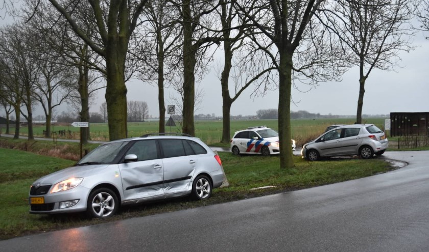 • Een van de auto's raakte een elektriciteitskast.