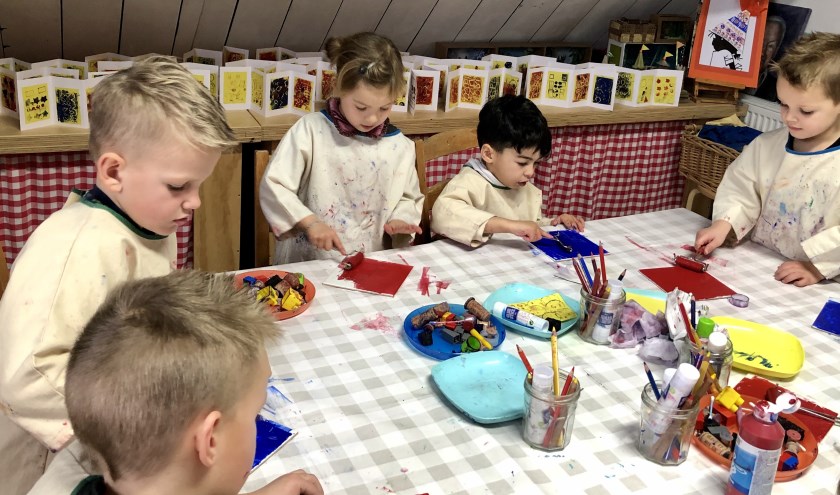 • De kleuters van School met de Bijbel Gameren gingen aan de slag in het MuseumAtelier.