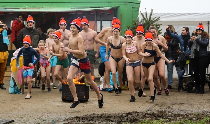 • Nieuwjaarsduik Lexmond 2020.