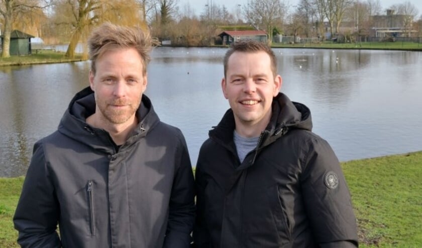 Wouter Agterberg en John de Wissel in het Stadspark, waar op 13 juni de Triathlon Montfoort weer van start gaat. (Foto: Paul van den Dungen)