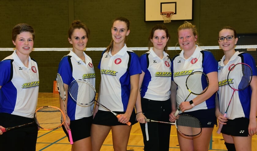 • De dames van het eerste en tweede team.