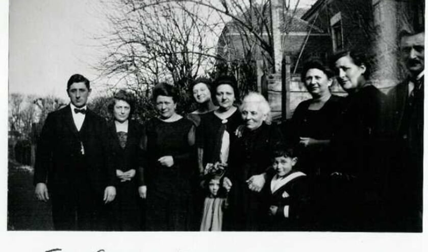 • Foto van de familie Schenk die een huis bewoonde aan de Albrecht Beijlinggracht in Schoonhoven.