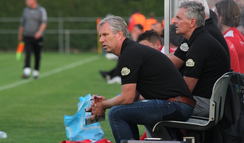 • Frank Brands, hier nog op de bank bij Roda Boys.