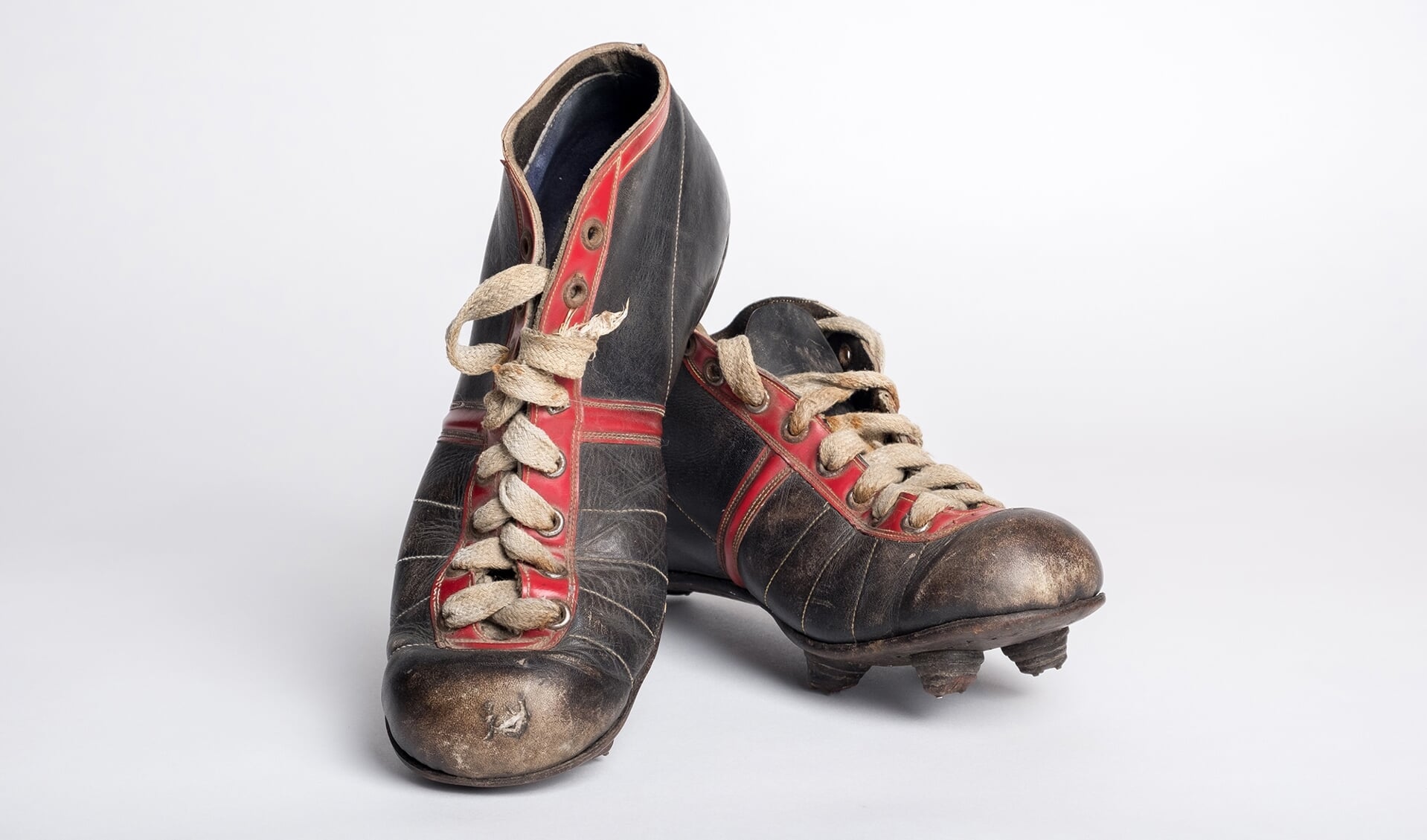 • Oude voetbalschoenen.