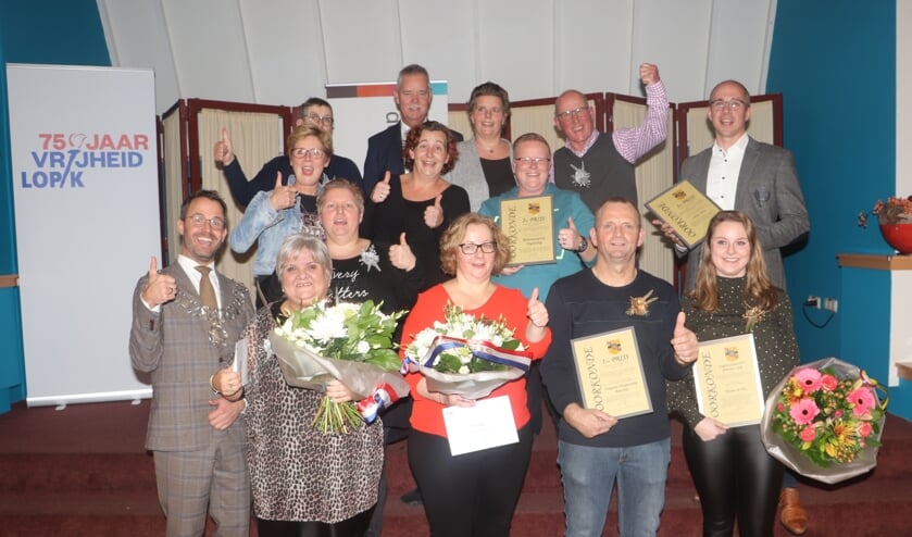 • De prijswinnaars met rechtsonder Yvonne de Wit (winnaar jongerenaward).